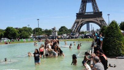 Przez terroryzm zmieniamy plany wakacyjne. Turystów traci m.in. Francja i Egipt