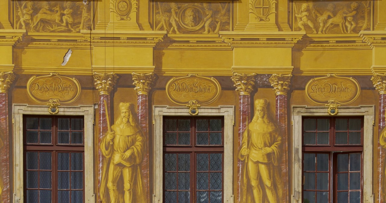 Przez wieki kamienica była przebudowywana, modernizowana i ozdabiana, dzięki czemu dziś można podziwiać jej renesansowy blask. /Rafal JABLONSKI/East News /East News