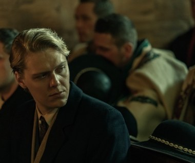 "Przez wieki kolejni władcy próbowali wykorzystać piękno  góralskiego folkloru do własnych celów. Polacy widzieli w góralach  idealnych katolickich patriotów. Naziści z kolei, dawno zaginione  niemieckie plemię. Górale opierali się jednak każdej ideologicznej  kolonizacji. 'Biała odwaga' to dowód mojego szacunku do mniejszościowej  grupy polskich górali, którzy od wieków żyją na Podhalu" - mówi reżyser o swoim filmie.