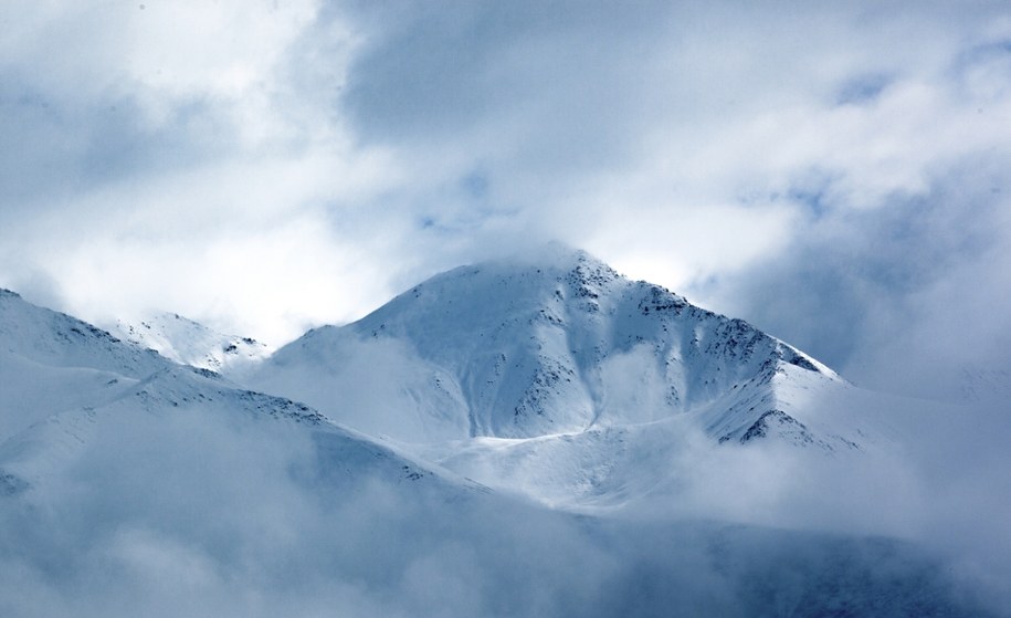 Przeżył lot na granicy śmierci! Paralotniarz wyniesiony na wysokość 8,5 km