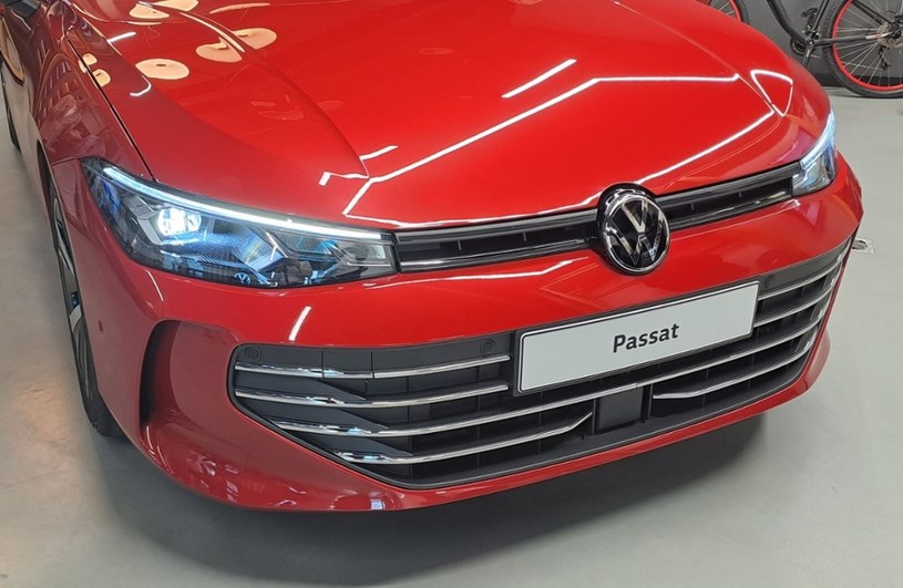 Przód nowego Volkswagena Passata nawiązuje do modeli ID. /INTERIA.PL