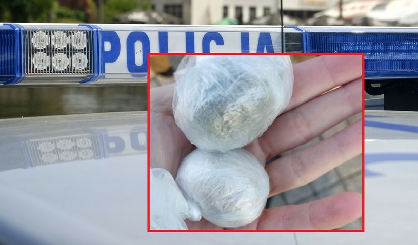 Przy 23-letnim kierowcy policjanci znaleźli dwa woreczki mające podejrzaną zawartość. /STANISLAW BIELSKI/REPORTER/ East News/ Policja Lubelska /