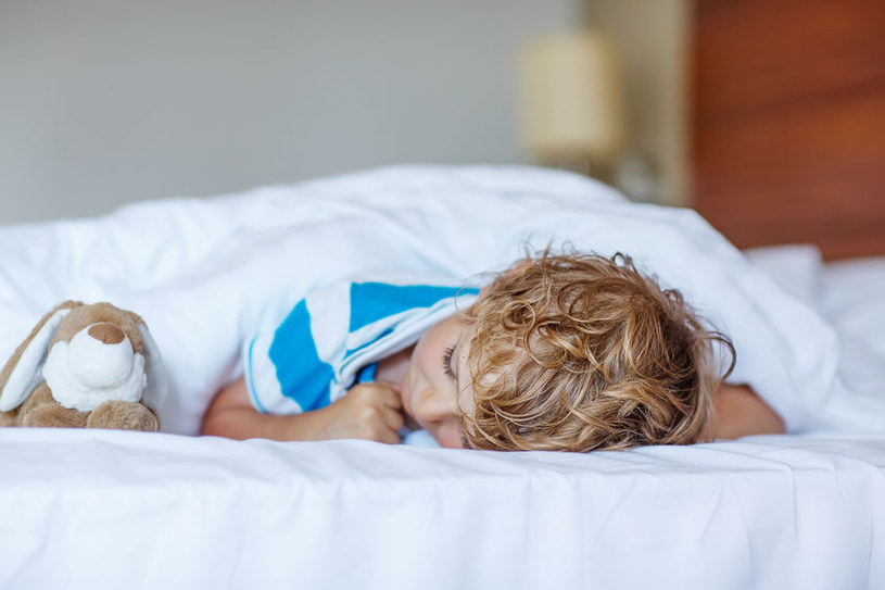 Przy chorobach pasożytniczych dziecko źle śpi /123RF/PICSEL