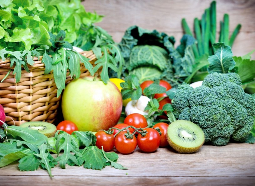 Przy chorobach trzustki należy wykluczyć z diety surowe warzywa i owoce /Picsel /123RF/PICSEL