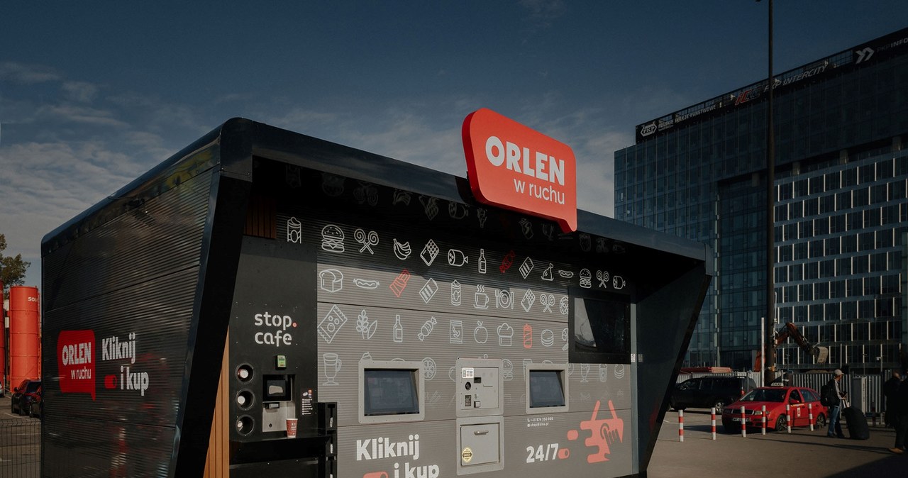 Przy dworcu autobusowym Warszawa Zachodnia stanął automat sklepowy Orlenu /Źródło: Orlen, materiały prasowej /materiały prasowe