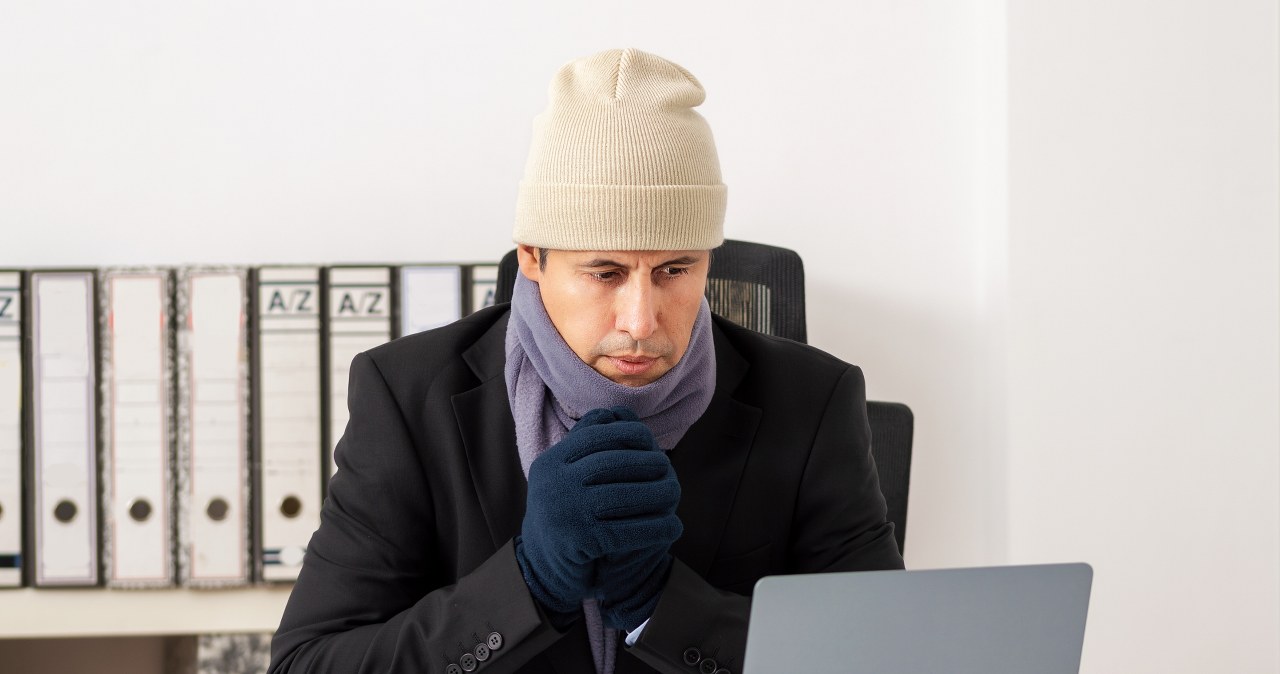 Przy jakiej temperaturze można odmówić pracy? Jeśli w pomieszczeniu jest zbyt zimno, efektywność pracowników spada. /Pixel