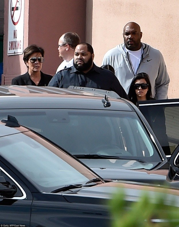 Przy jego łóżku czuwała rodzina Kardashian /- /East News