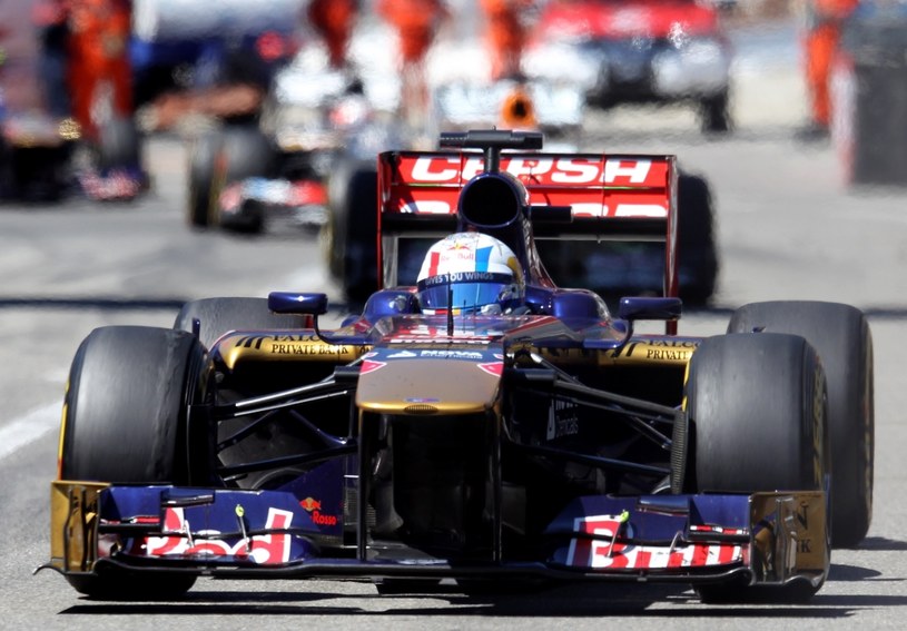 Przy okazji zmiany typu jednostek napędowych Toro Rosso zmienia ich dostawcę /AFP