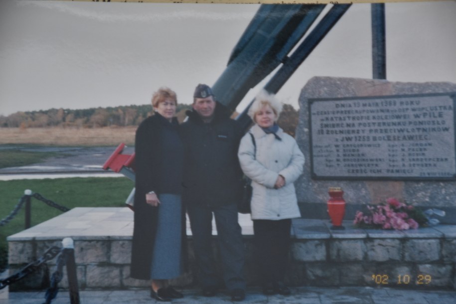 Przy pomniku w Wicku Morskim upamiętniającym ofiary katastrofy /