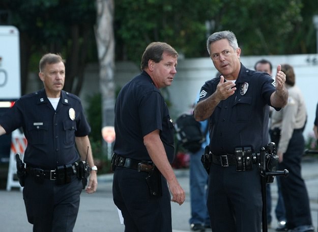 Przy posiadłości Jacksonów pojawiła się policja (zdjęcie z lipca 2009 roku), fot.Alberto E.Rodriguez /Getty Images/Flash Press Media