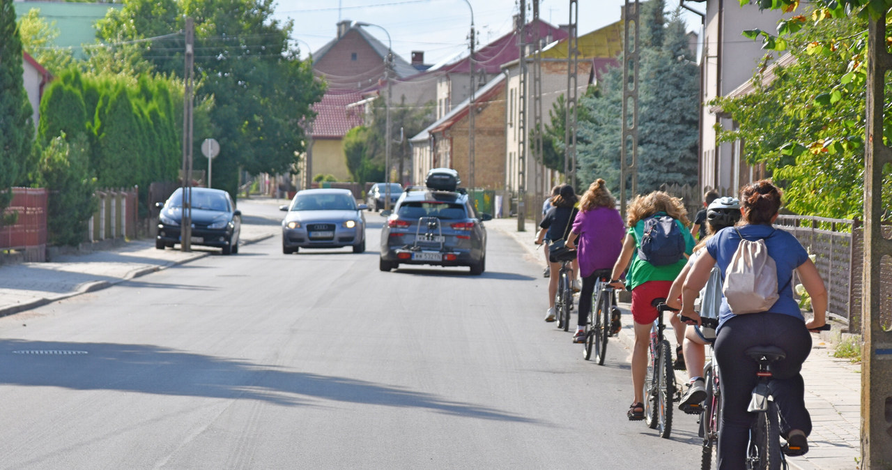 Przy wyprzedzeniu rowerzystów należy zachować metr odstępu i to się nie zmieni /Albin Marciniak /East News