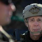 Przybycie tego człowieka wywołało protesty. Tropi nielegalnych migrantów