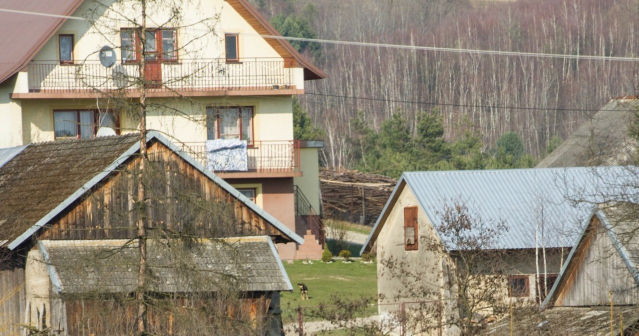 Przybywa pustych domów na wsiach. Jeden region szczególnie się wyróżnia / byline Tadeusz Koniarz/REPORTER /Reporter