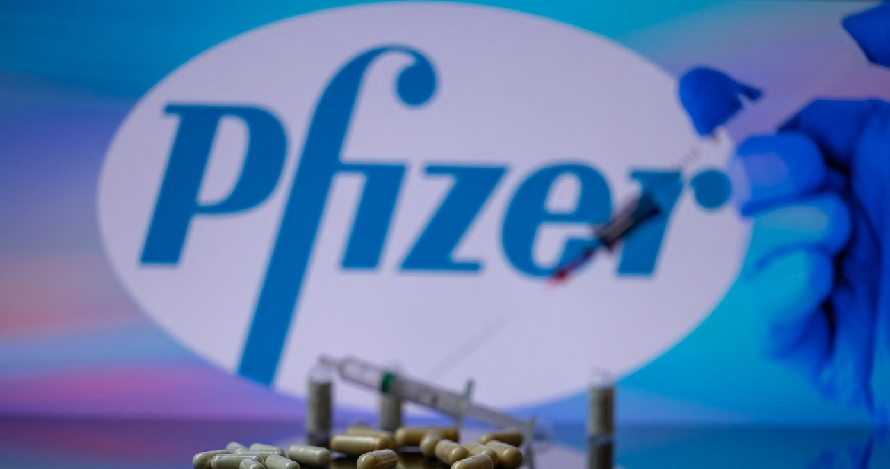 Przychody firmy farmaceutycznej Pfizer mają być niższe od pierwotnych prognoz /JONATHAN RAA / NurPhoto /AFP