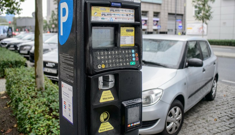 Przycisk "bułka" pozwala na oszczędzić na parkowaniu /Zbyszek Kaczmarek /Reporter