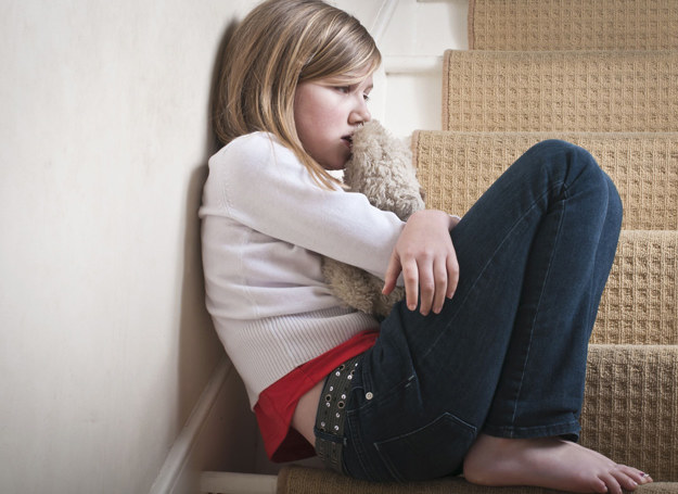 Przyczyn depresji wśród dzieci może być wiele /123RF/PICSEL