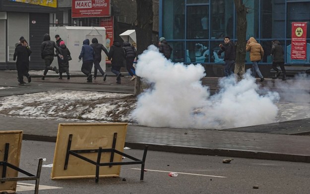 Przyczyną protestów były podwyżki cen gazu /STRINGER /PAP/EPA