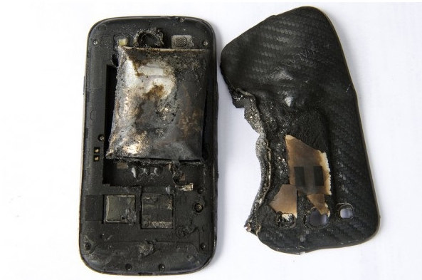 Przyczyną wybuchu pechowego Samsunga Galaxy S III miala być nieoryginalna bateria /materiały prasowe