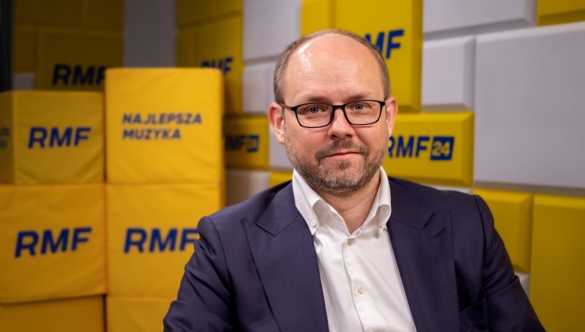 Przydacz: Oddajemy Brukseli władzę nad własnym bezpieczeństwem