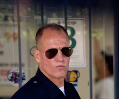 Przygodę z kinem Orena Movermana kontynuował Harrelson świetną rolą skorumpowanego policjanta w policyjnym dramacie "Brudny glina" (na zdjęciu).

Harrelson ma również na koncie reżyserię kilku sztuk teatralnych i - jak sam przyznaje - lubi grać na scenie, ponieważ występy przed żywą publicznością kojarzą mu się z koncertami rockowymi.


 