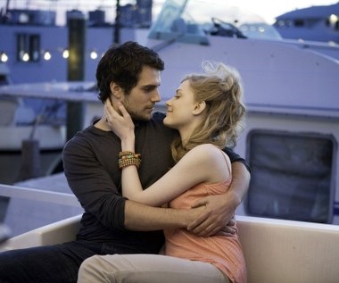 Przygodę z kinowym ekranem rozpoczynał od roli w ekranizacji powieści Aleksandra Dumasa "Hrabia Monte Christo" (2002); następnie oglądaliśmy go jeszcze w horrorze "Hellraiser: Hellworld.com" (2005), romansie "Tristan i Izolda" (2006) oraz w komedii Woody'ego Allena "Co nas kręci, co nas podnieca" (2009).

Nie wiadomo, jak potoczyłaby się jego kariera, gdyby w 2006 roku producenci Bonda obsadzili go w roli agenta 007 w filmie "Casino Royale". Reżyser Martin Campbell chciał mieć w filmie Cavilla, producenci obrazu zdecydowali jednak, że rola przypadnie w udziale Danielowi Craigowi.

Stephenie Meyer, autorka książkowej serii "Zmierzch", uważała zaś Cavilla za idealnego odtwórce roli Edwarda Cullena. Niestety, kiedy wreszcie doszło do ekranizacji, Cavill był już za stary do roli romantycznego wampira i rola ta ostatecznie powędrowała do Roberta Pattinsona.