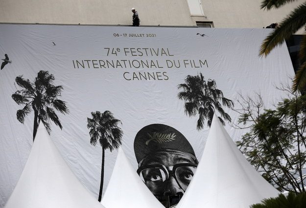 Przygotowania do 74. festiwalu filmowego w Cannes /SEBASTIEN NOGIER  /PAP/EPA