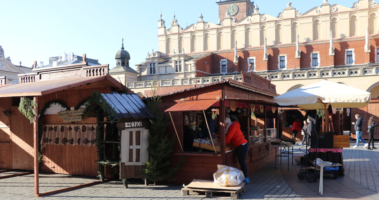 Przygotowania do Jarmarku Bożonarodzeniowego w Krakowie 
