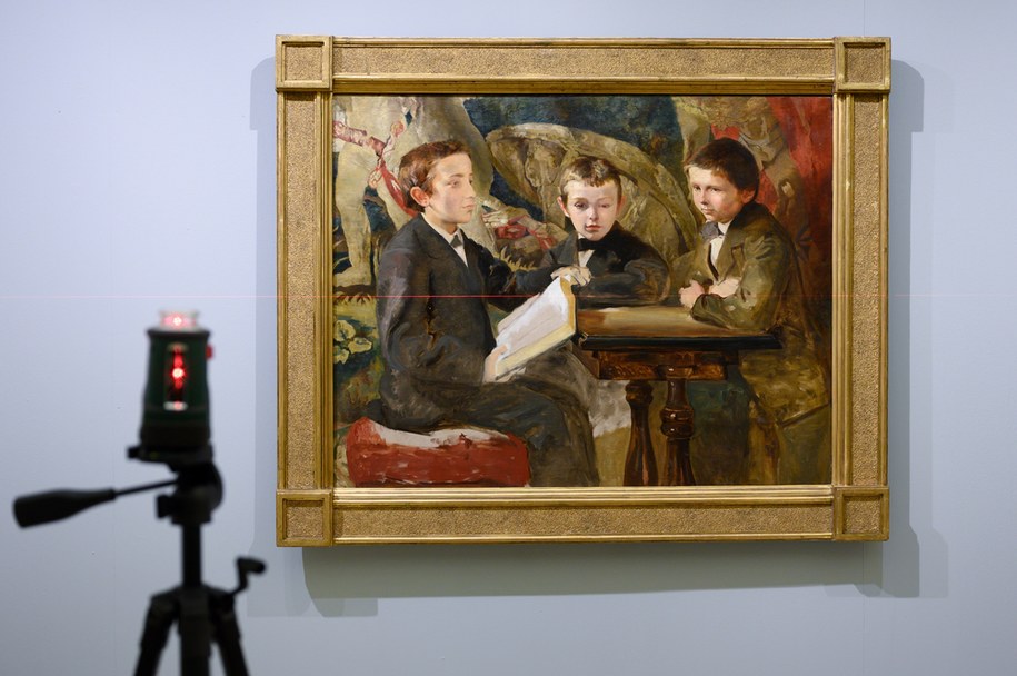 Przygotowania do otwarcia wystawy „Idę w świat i trwam. Obrazy Jacka Malczewskiego z Lwowskiej Narodowej Galerii Sztuki", 25 bm. w Muzeum Narodowym w Poznaniu /	Jakub Kaczmarczyk   /PAP