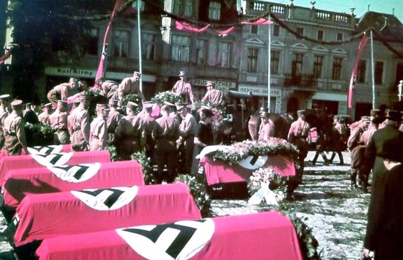 Przygotowania do pogrzebu ofiar marszu obornickiego w obiektywie pastora Wilhelma Brauera /&nbsp