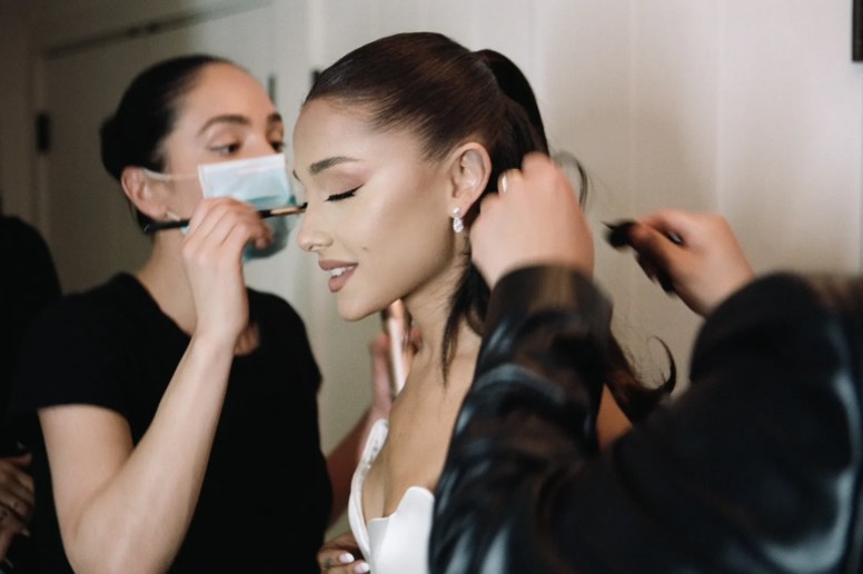 Przygotowania do ślubu Ariany Grande Fot: Stefan Kohli dla Vogue Magazine /