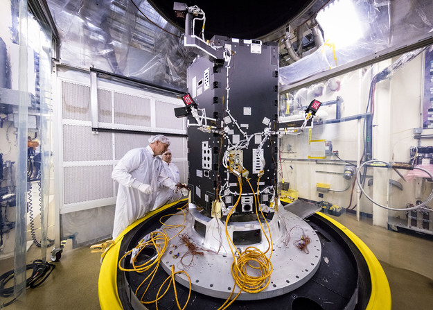 Przygotowania do testów termicznych sondy w Johns Hopkins University Applied Physics Laboratory w Laurel w 2016 roku /NASA/JHUAPL /materiały prasowe