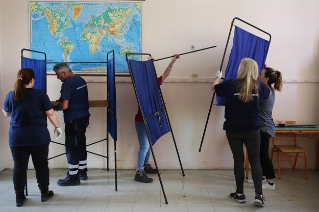 Przygotowania do wyborów w Grecji. Na zdjęciu lokal wyborczy w szkole w Atenach. /ORESTIS PANAGIOTOU /PAP/EPA