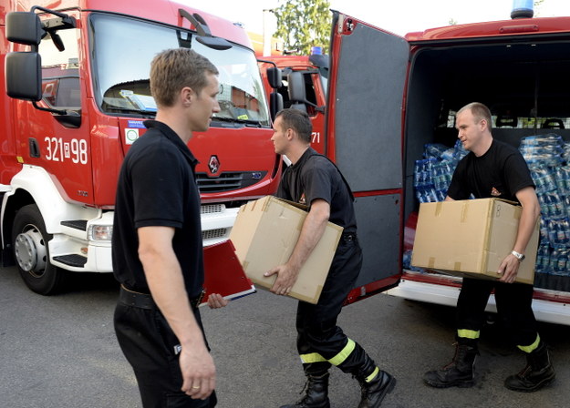 Przygotowania do wyjazdu strażaków /Darek Delmanowicz /PAP