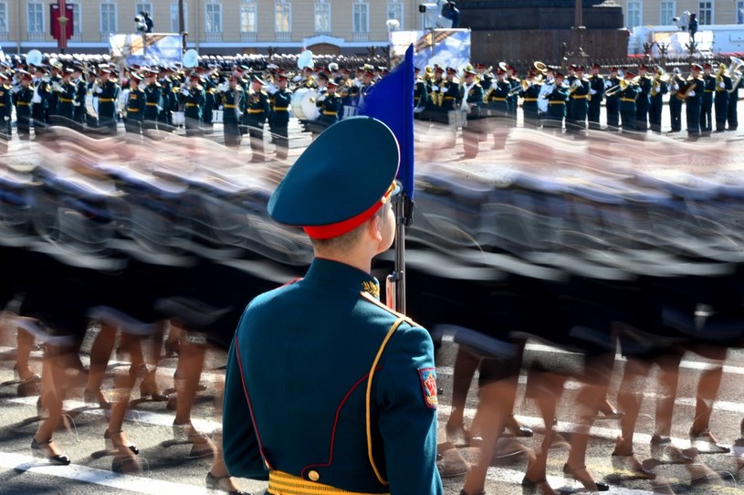 Przygotowania Rosjan do parady 9 maja /AFP