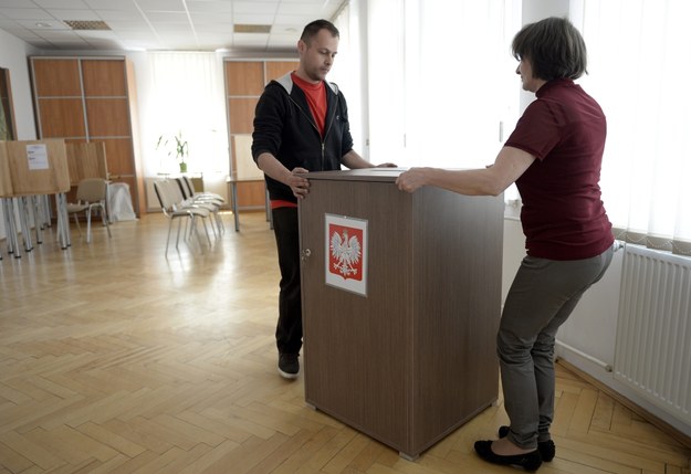 Przygotowania w lokalu wyborczym w Kolbuszowej na Podkarpaciu /PAP/Darek Delmanowicz /PAP