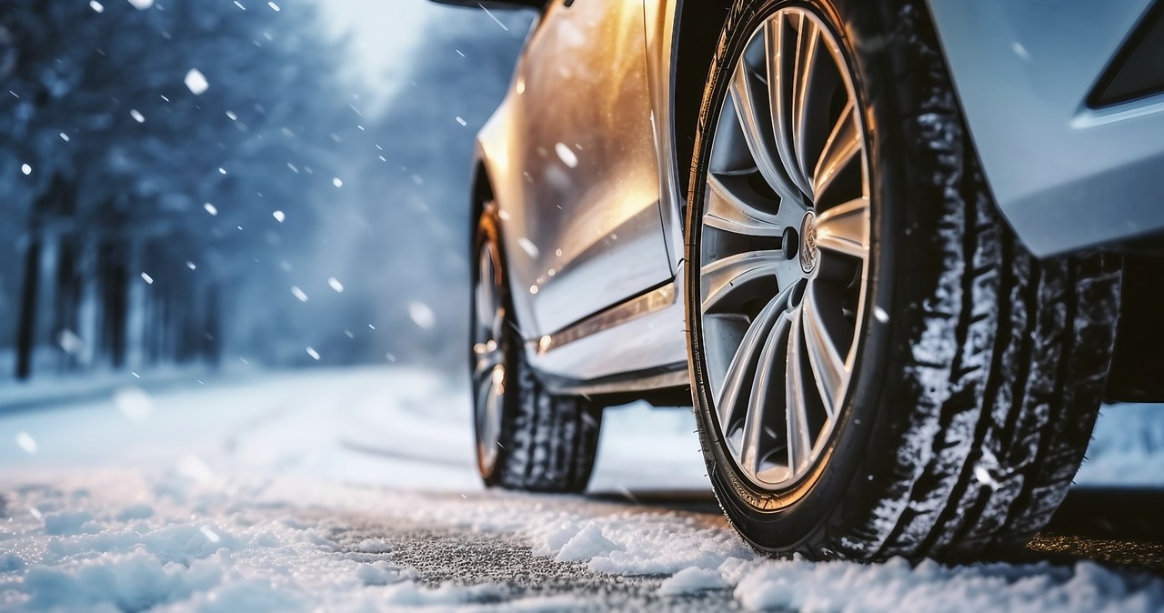 Przygotowanie auto do zimy to nie tylko wymiana opon. O czym każdy kierowca powinien pamiętać przed nadejściem mrozów? /123rf.com /Pixel