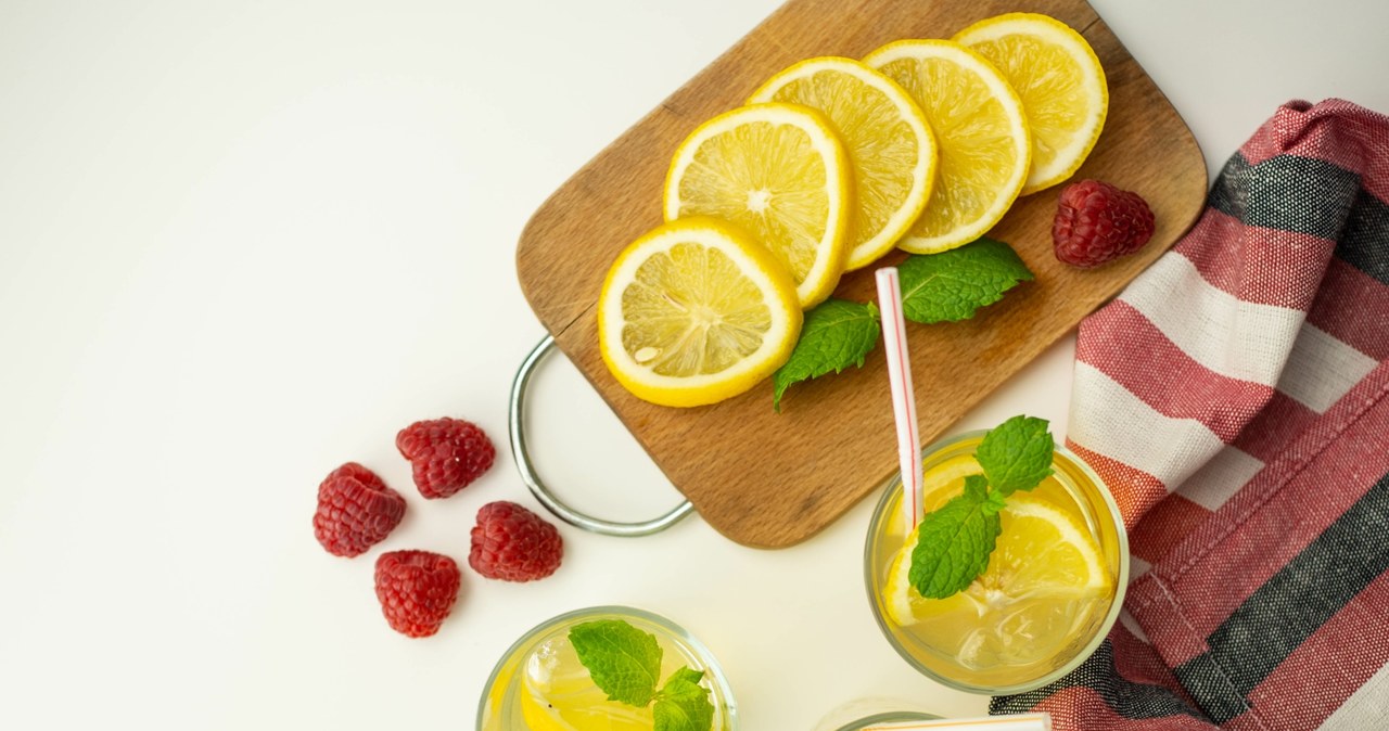 przygotowanie lemoniady /adobestock /INTERIA.PL