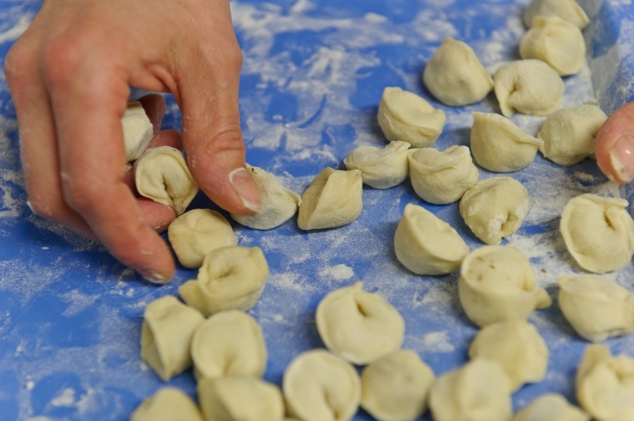 Przygotowanie uszek /Wojciech Pacewicz /PAP