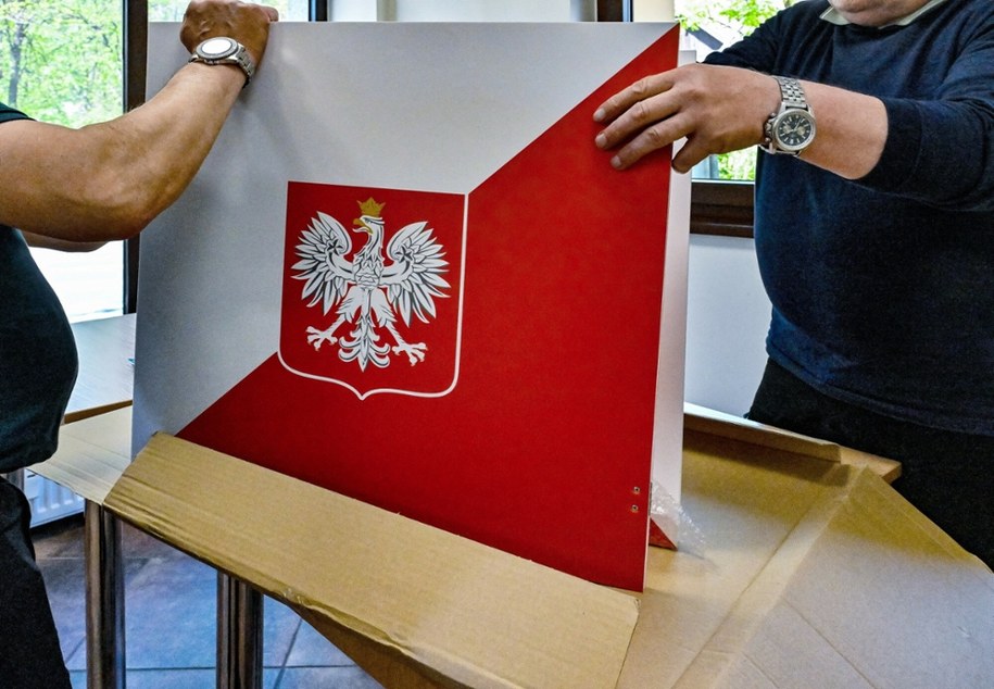 Przygotowywanie lokalów wyborczych /pawel murzyn /East News