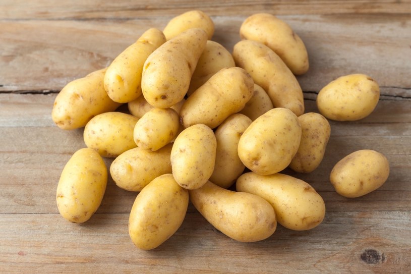 Przygotuj sok z ziemniaka. Pomoże ci w walce z przykrą dolegliwością /123RF/PICSEL