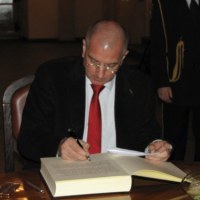 Wrocławianie wpisują się do księgi kondolencyjnej dla Vaclava Havla