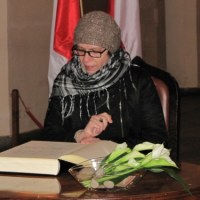 Wrocławianie wpisują się do księgi kondolencyjnej dla Vaclava Havla