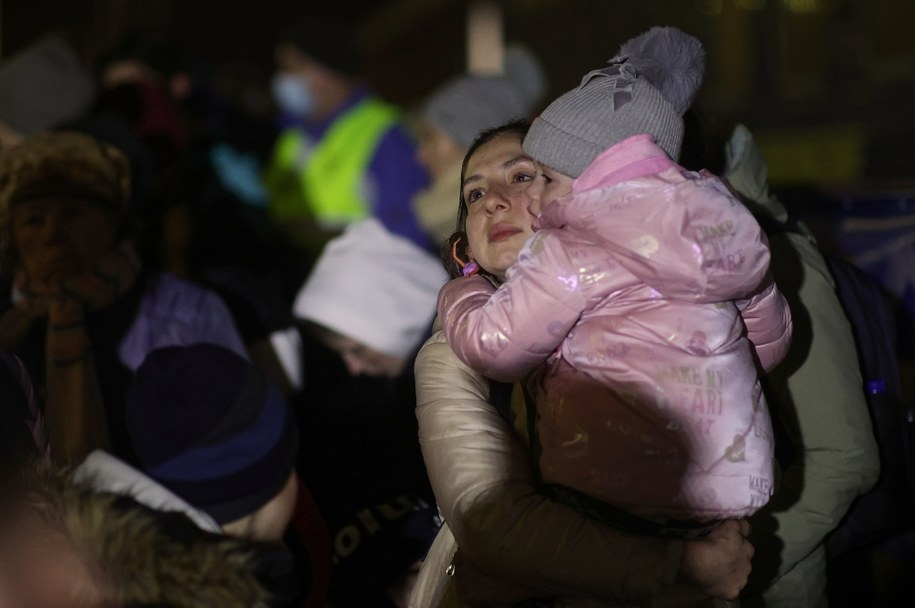 "Przeszła 28 km z dzieckiem na ręku, bo nie miała dla niego butów". Kobiety opowiadają swoje historie