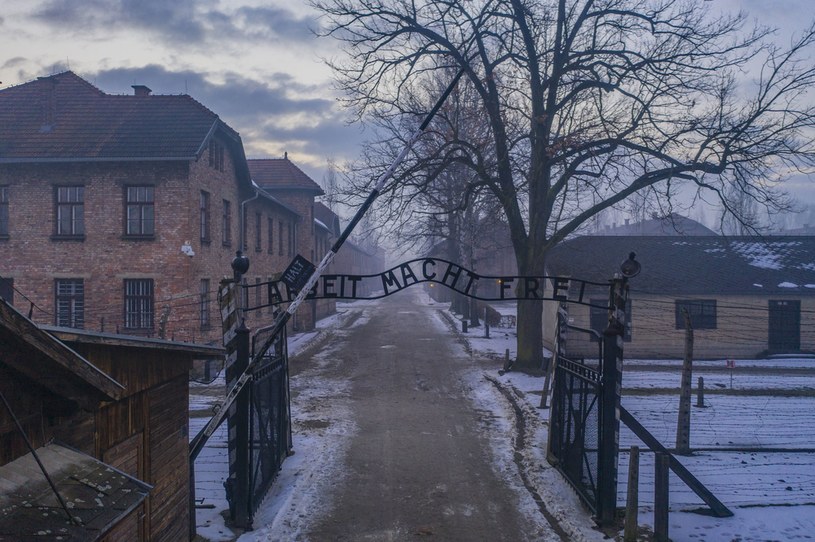 Przyjechał do Auschwitz i zaprzeczał istnieniu komór gazowych i krematoriów. Niemiec odpowie przed sądem