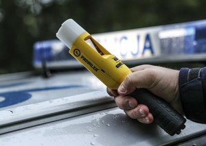 Przyjechała pijana po dzieci. Interweniował przechodzień, zabrał kluczyki 
