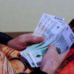 Przyjęcie euro w Polsce. Za takim scenariuszem opowiadają się Polacy