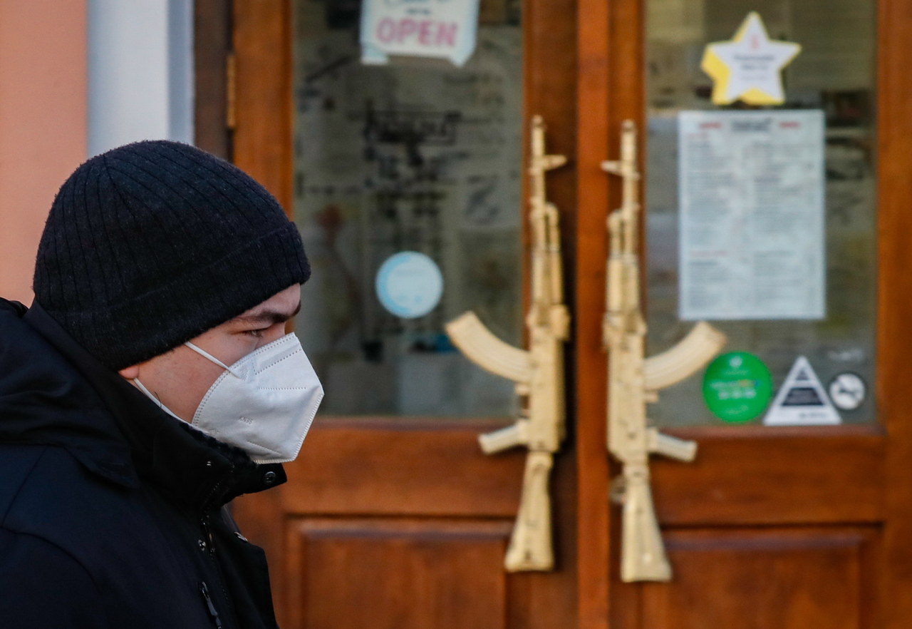 Przyjęli rosyjską szczepionkę na Covid-19, wykryto u nich koronawirusa 