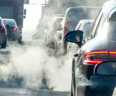 Przyjęto nowe przepisy regulujące emisję spalin w autach