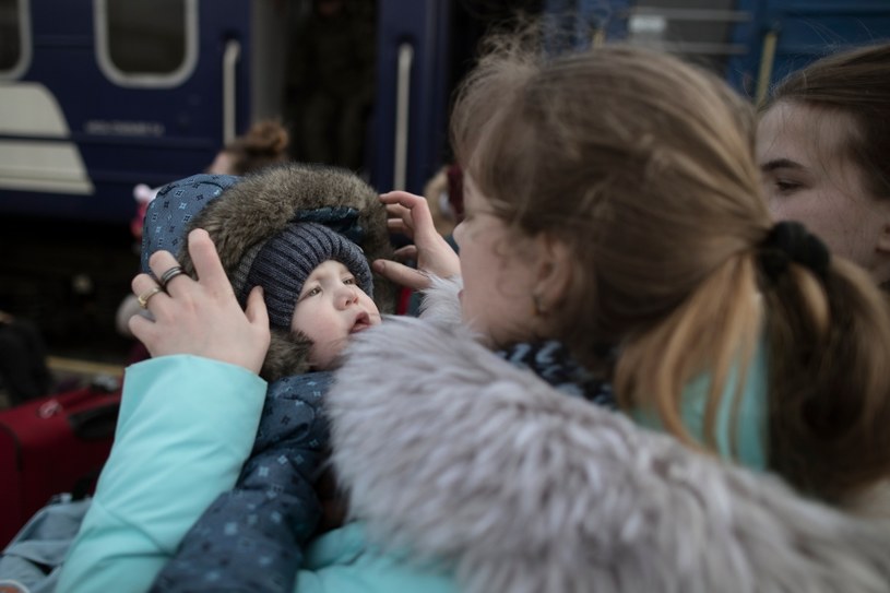 Przyjeżdżający do Polscy uchodźcy do głównie kobiety i dzieci /Jacek Szydlowski /Agencja FORUM