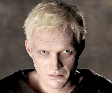 Przyjmując rolę Silasa w ekranizacji "Kodu da Vinci", dla wielu będącego najbardziej dziwaczną i nieodgadnioną postacią powieści Browna, Bettany podjął się, jak sam mówił, misji "nadania bardziej ludzkiej twarzy" mrocznej postaci mnicha. 

Postać Silasa w wydaniu Paula jest przerażająca do tego stopnia, że widza przebiegają ciarki po plecach. Jest przy tym [Bettany] tak wiarygodny w swojej kreacji, że czasem trudno było mi sobie wyobrazić, że grający go mężczyzna jest zwykłym, normalnym facetem" - mówił o aktorze reżyser Ron Howard, który pracował już z Bettanym przy okazji "Pięknego umysłu". 